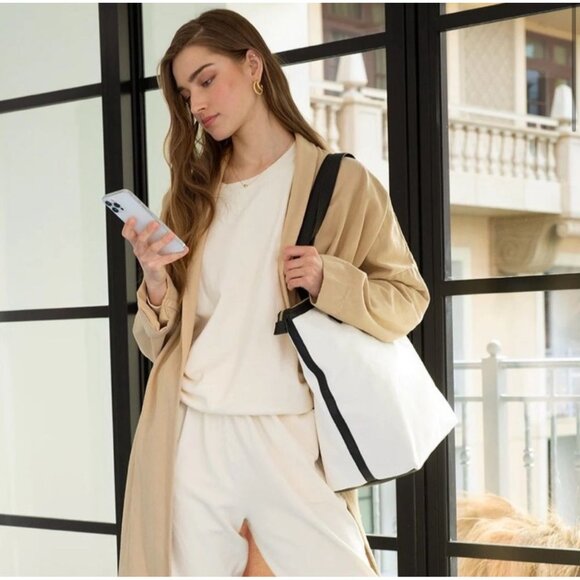 Walter Baker NWT Carly Canvas and Vegan Leather Tote Shoulder Bag White Zip Top - Picture 10 of 10